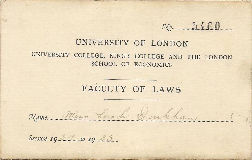 תלמידה ב University of London 001 (1)
